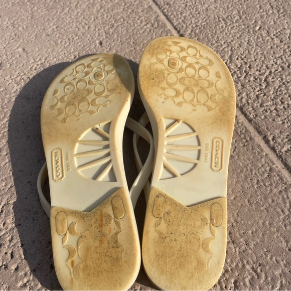 Coach New York Landon Cream Gold Metal Bow Black White Jelly Flops Size 8 - Picture 11 of 11